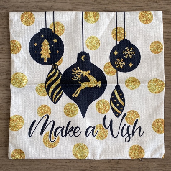 4 pillow covers New in Package Christmas Pillow Covers Set of 4 - Picture 1 of 9